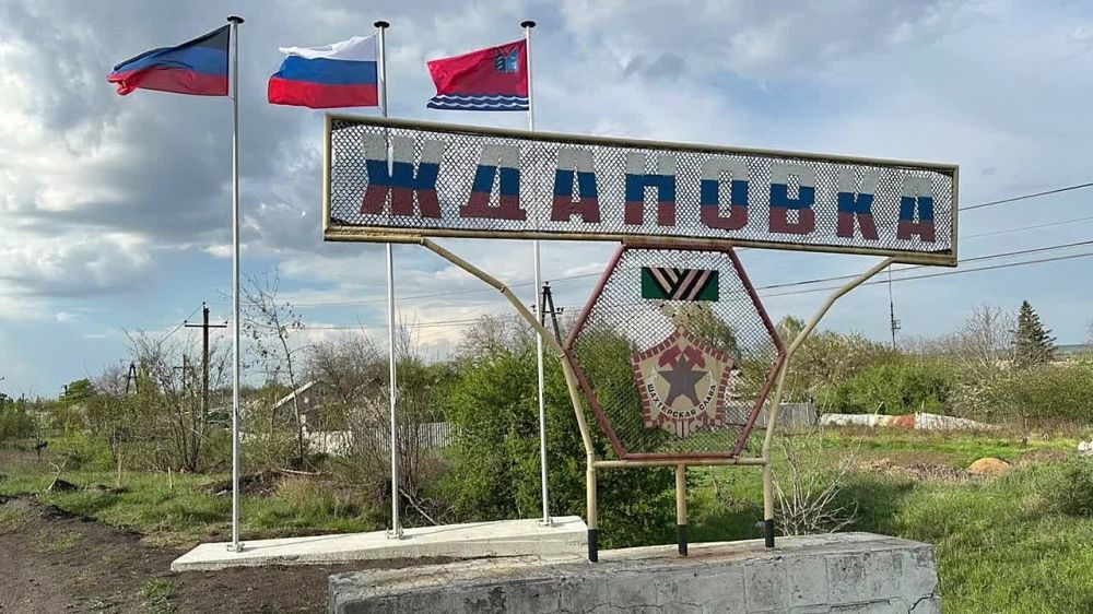 Зампред Правительства Магаданской области отметил важность установки флаговой группы на въезде в Ждановку