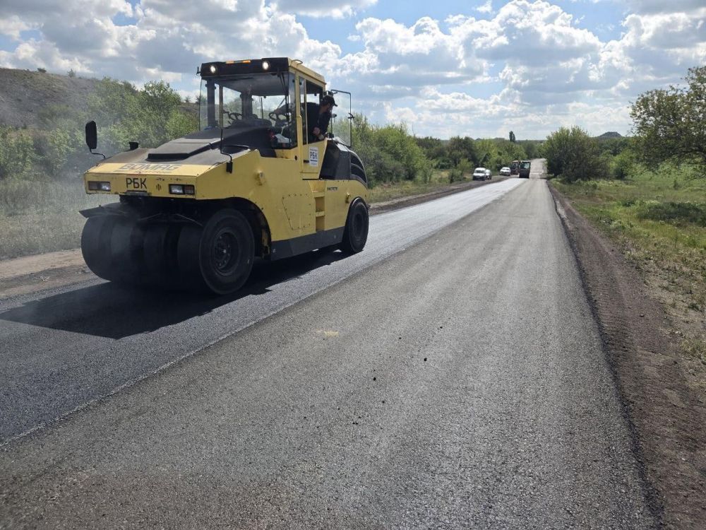 Специалисты из регионов-шефов продолжают восстановление улично-дорожной сети в подшефных муниципалитетах