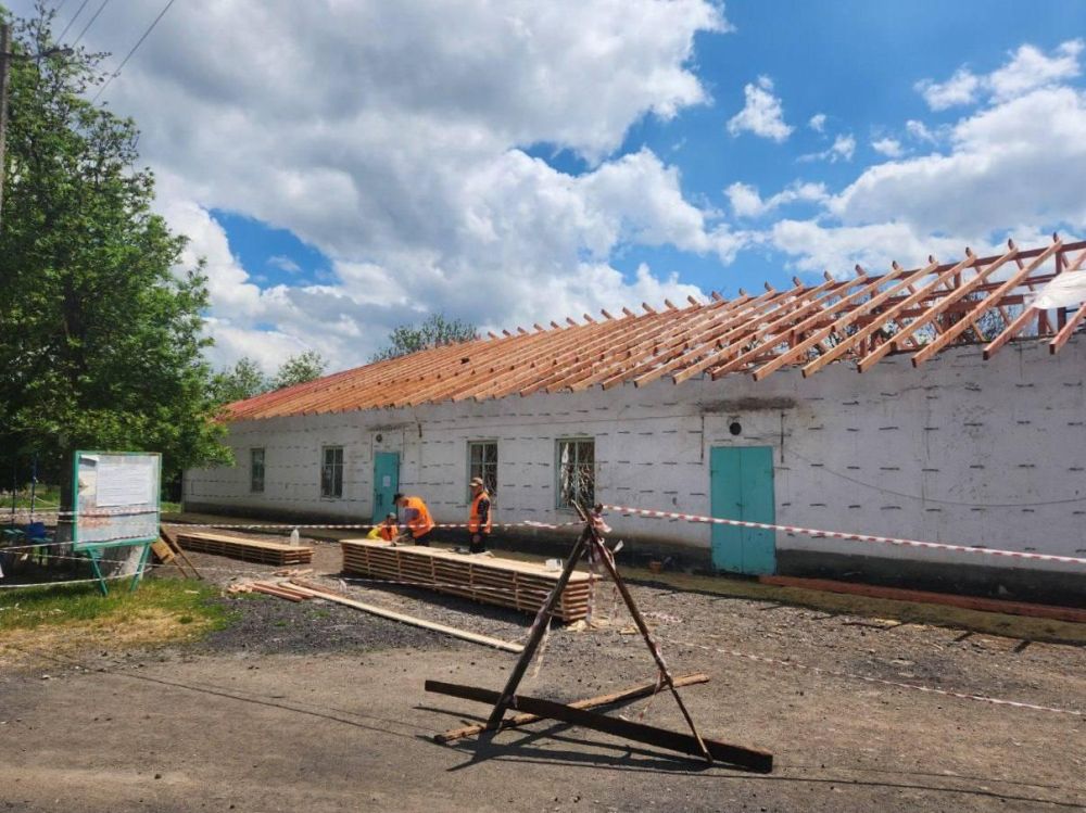 Нижегородцы восстанавливают поселковый клуб «Шахтер» в Троицко-Харцызске