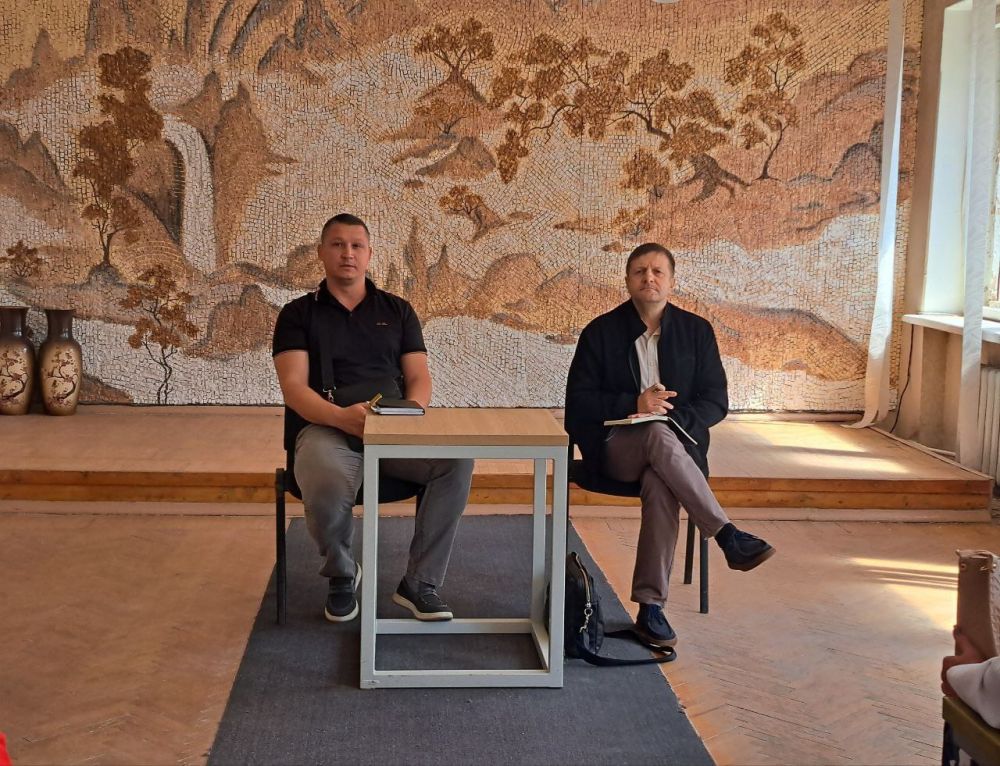 Сергей Желновач: Сегодня состоялась встреча заместителя главы администрации городского округа Дебальцево Тура Виталий Викторович и заместителя генерального директора Единого регионального фонда МКД Евгения Дротикова с...