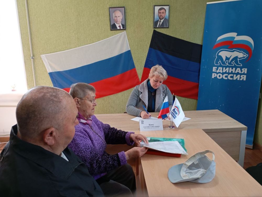 Сергей Желновач: Сегодня, 15.05.2025 депутат Дебальцевского городского совета Донецкой Народной Республики Кашу Светлана Станиславовна провела личный приём граждан в общественной приёмной Всероссийской политической партии...