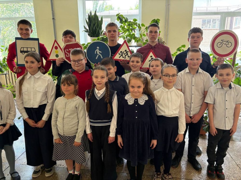 В одной из школ Ждановки прошли мероприятия, посвященные правилам дородного движения