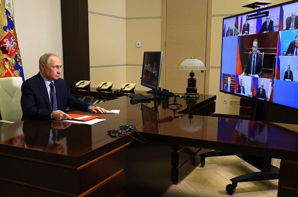 Путин обсудил с Совбезом вопросы обеспечения информационной безопасности