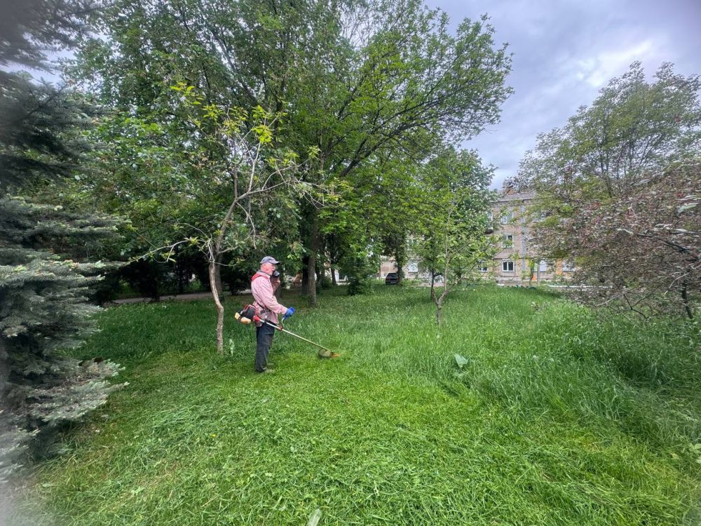 В Ждановке ведутся работы по благоустройству