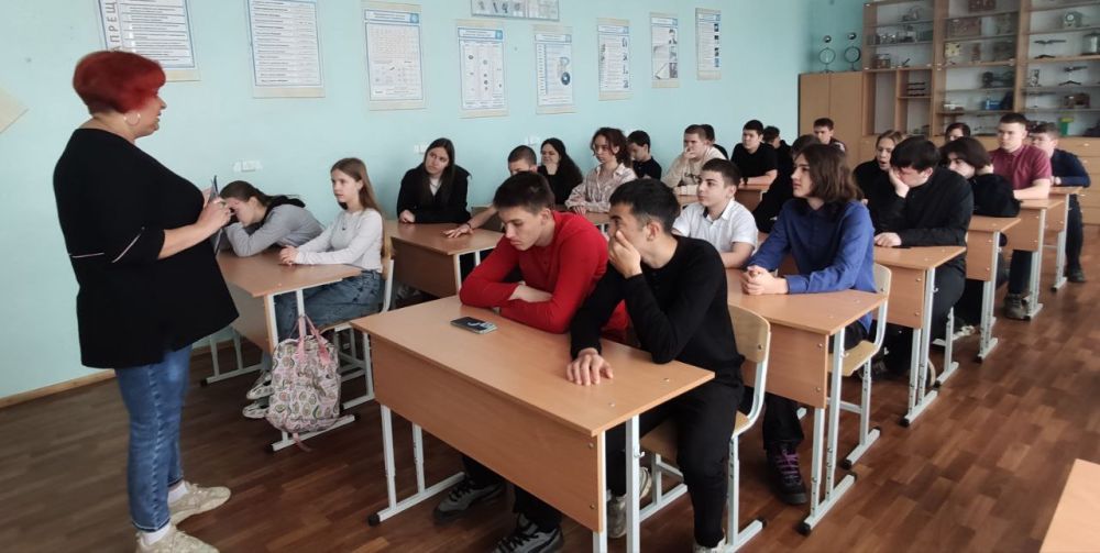 В школе Ждановки прошла деловая игра «Закон обо мне, мне о законе»