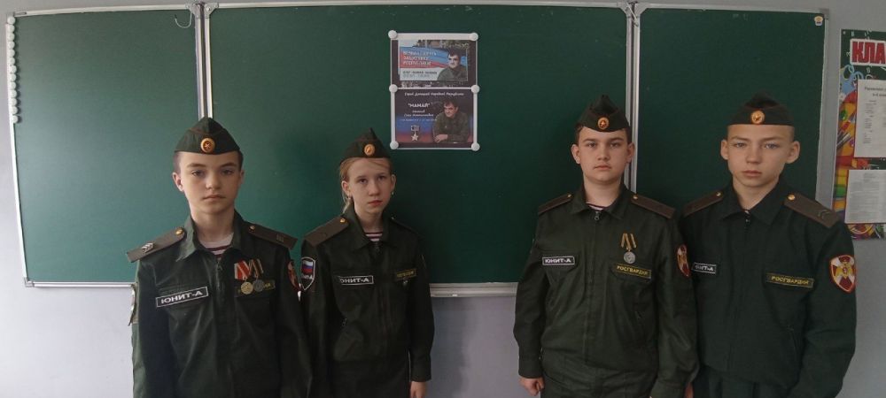 Школьники Ждановки почтили память Героя Донецкой Народной Республики