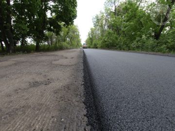 Под контролем "Службы автомобильных дорог Донбасса" дорожники приступили к восстановлению УДС Шахтерска и Снежного
