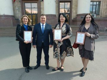Константин Кузьмин: В преддверии Международного дня музеев вручил благодарности сотрудникам донецкого республиканского художественного музея
