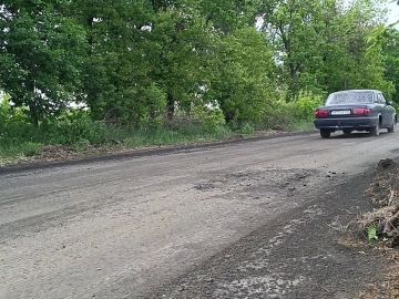 Дорожники под контролем "Службы автомобильных дорог Донбасса" приступили к восстановлению улиц Шахтерска и Снежного
