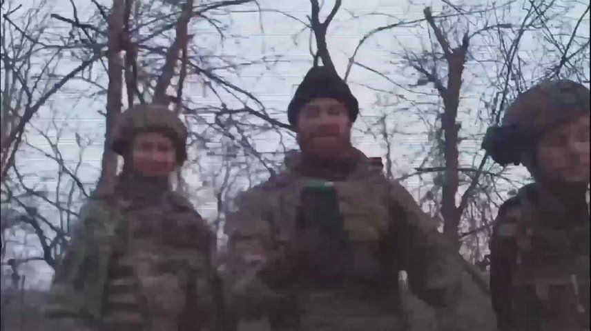 Дмитрий Зименкин: Боец невозмутимо читает свои рэп-тексты под бит и угрожающие артиллерийские обстрелы под Часовым Яром! Его зовут СТАNT