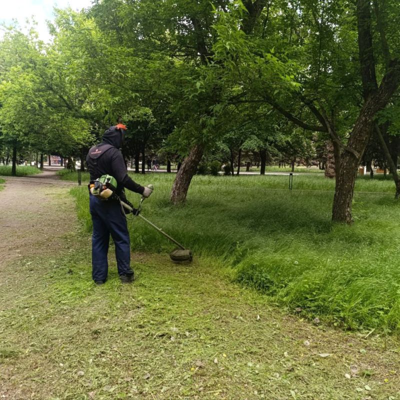 Коммунальщики ведут работы в Кировском