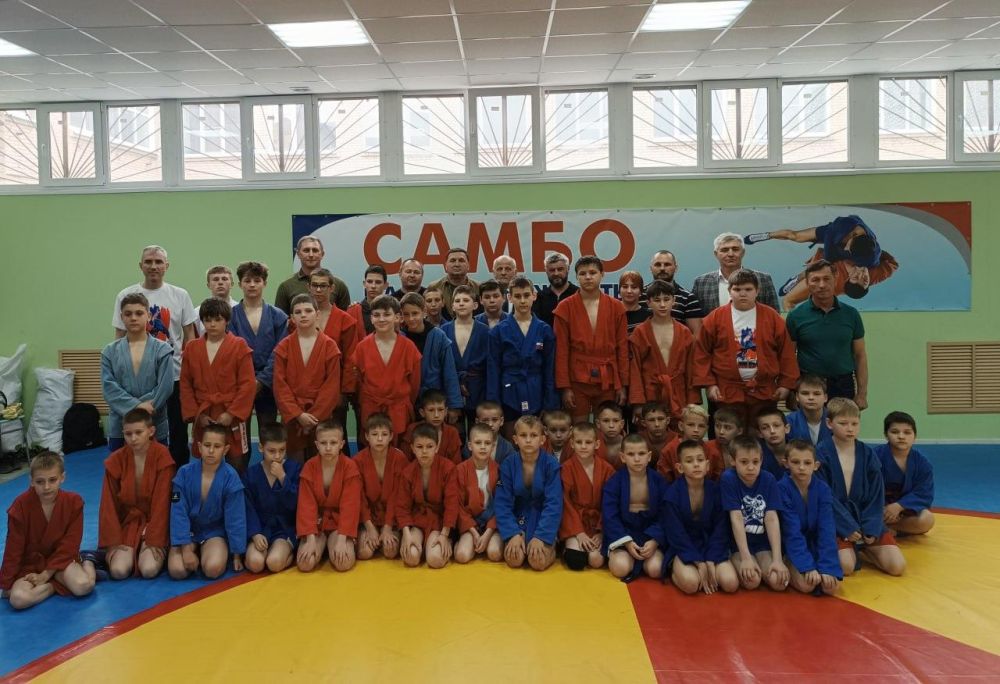 Шахтерские самбисты завоевали 24 медали на соревнованиях по самбо на призы Губернатора Амурской области, которые состоялись в Амвросиевском округе