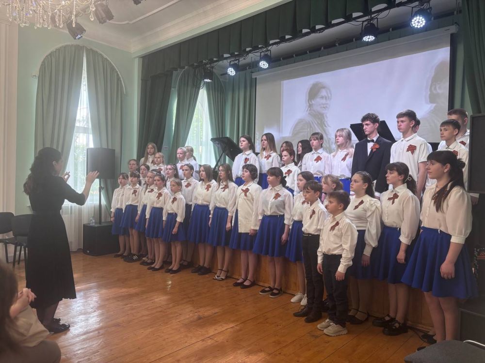 В Волновахской детской школе искусств состоялся отчетный концерт 2024-2025 учебного года, посвященный 80-летию Великой Победы!