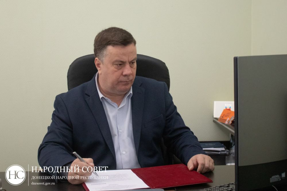 Председатель Народного Совета ДНР Константин Кузьмин принял участие в еженедельном оперативном совещании Главы ДНР Дениса Пушилина с Правительством