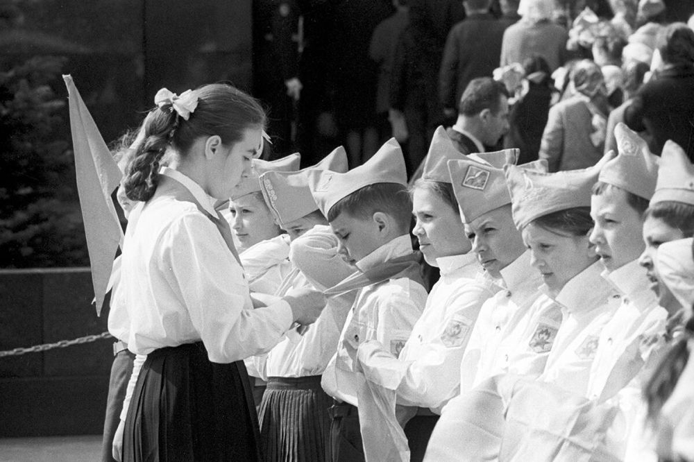 Горячо любить свою Родину. Быть верным товарищем
