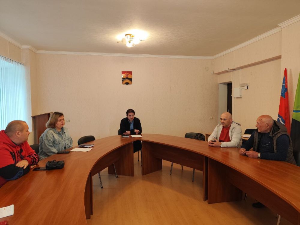 В Ждановке представители органов местной власти обсудили текущие вопросы жизнедеятельности города