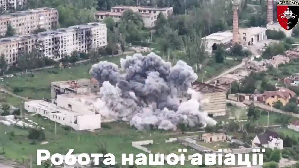 Применение пары авиабомб GBU-62 JDAM-ER украинским самолетом по школе № 13 в Соледаре