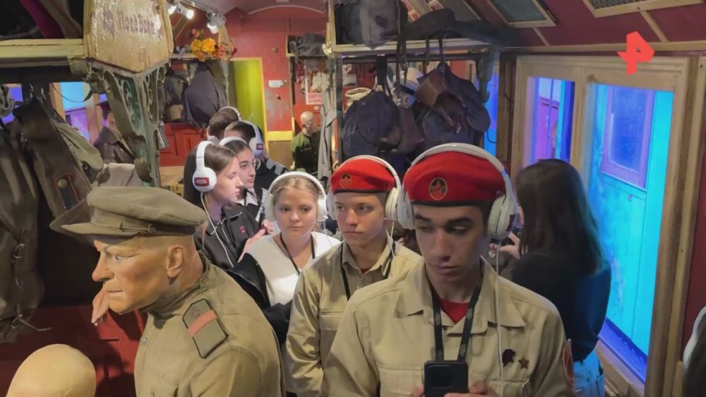 Погружение в историческую реальность: "Поезд Победы" в виде иммерсивной инсталляции событий Великой Отечественной войны прибыл на станцию Харцызск в ДНР