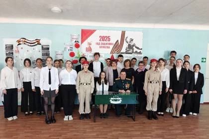 В Донецкой школе №39 открыли «Парту Героя», посвященную Константину Кузьмину