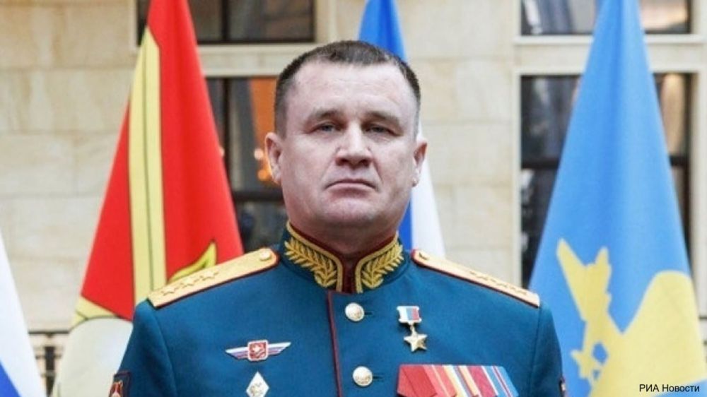 Герой России генерал-полковник Андрей Мордвичев назначен командующим Сухопутных войск, министр обороны Андрей Белоусов вручил ему соответствующий штандарт, сообщила "Красная звезда"