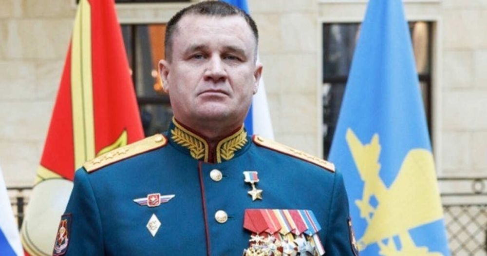 Белоусов вручил штандарт главкома сухопутных войск генерал-полковнику Мордвичеву