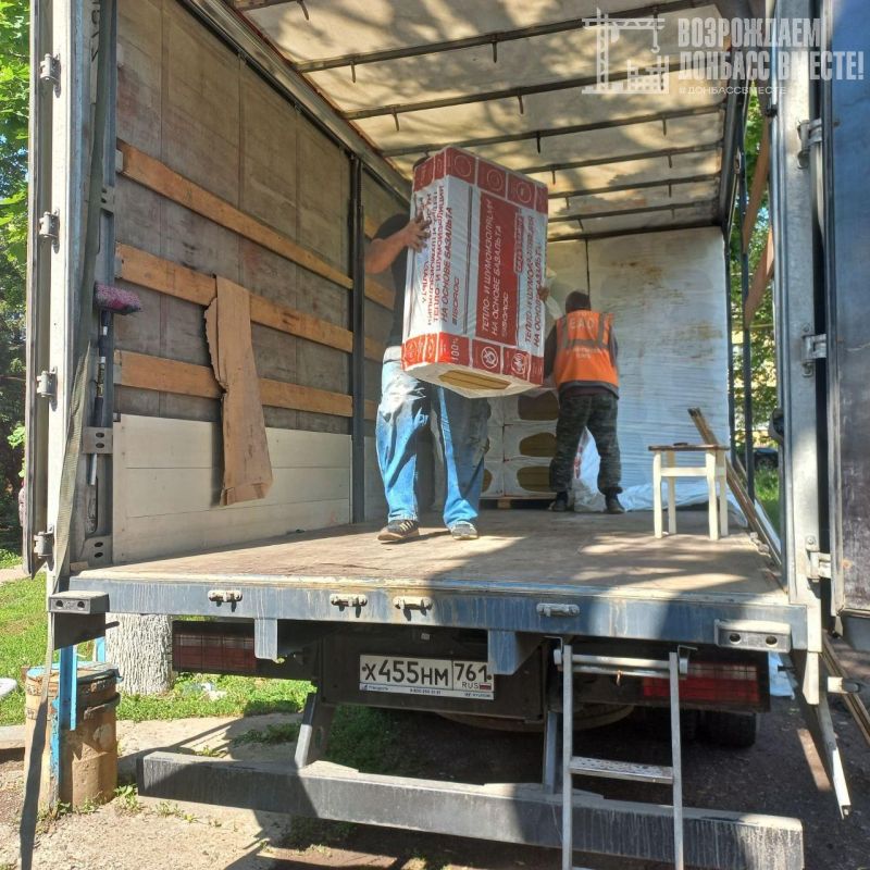 Игорь Лызов: В пос. Металлист специалисты из ЕАО продолжают восстанавливать кровли домов