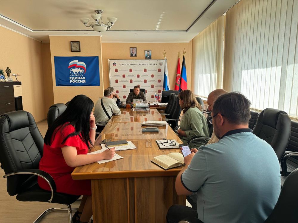 Константин Зинченко: На сегодняшнем приеме граждан ответил на вопросы жителей о произведении обследования комиссии, об обследовании дороги и другие