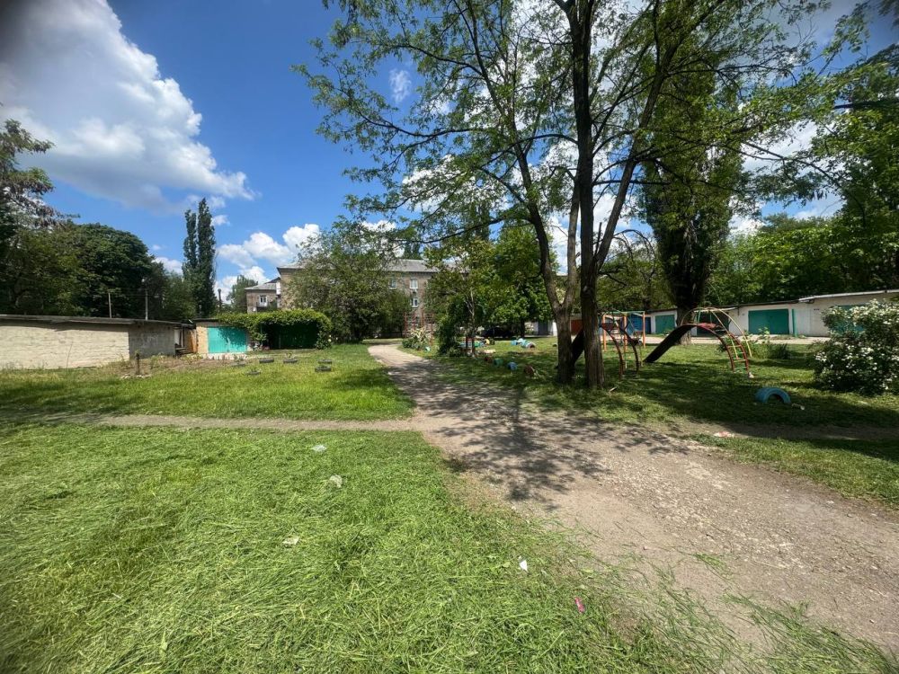 В Ждановке продолжаются работы по благоустройству 