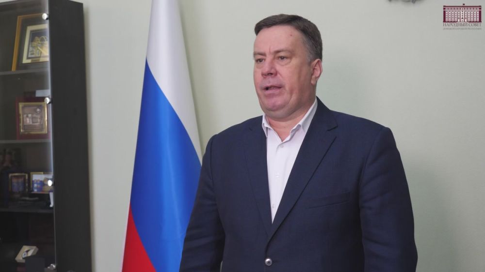 Председатель Народного Совета ДНР Константин Кузьмин вместе с министром образования и науки ДНР Олегом Трофимовым и сотрудницами вузов – женами участников СВО – обсудили возможность вовлечения в воспитательную и проектную...