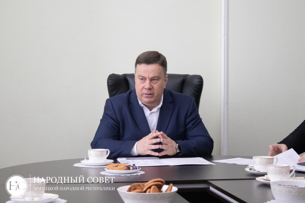 Константин Кузьмин: Сегодня провел рабочую встречу с министром образования и науки ДНР Олегом Трофимовым и сотрудницами вузов – женами участников СВО
