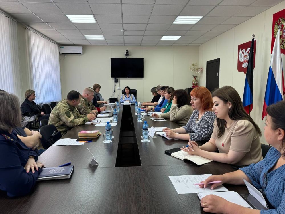 Состоялось очередное заседание комиссии по делам несовершеннолетних и защите их прав муниципального образования Волновахский МО