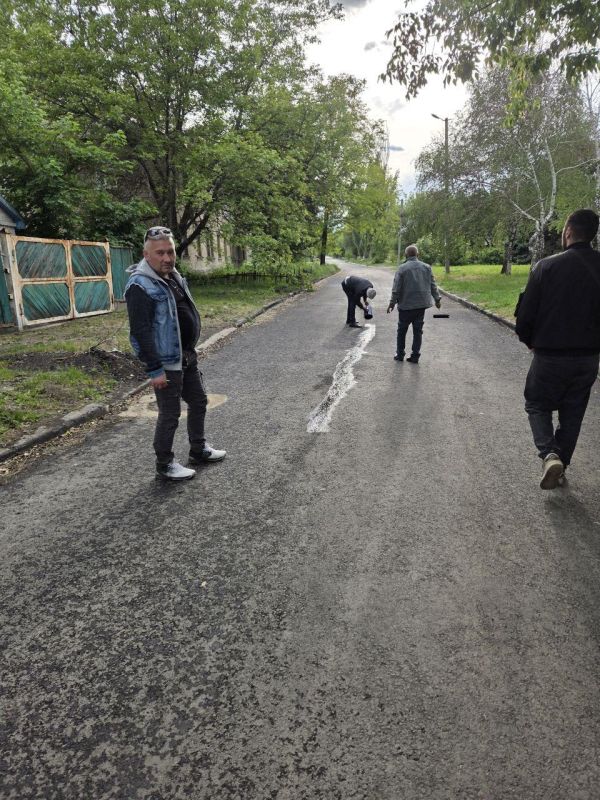 Специалисты Магадана проверили качество проведенного ремонта улично-дорожной сети в Ждановке