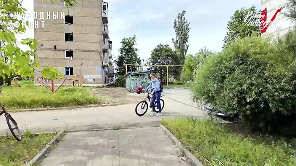 Помните "Шпигеля", который охранял гуманитарные наборы в Курахово?