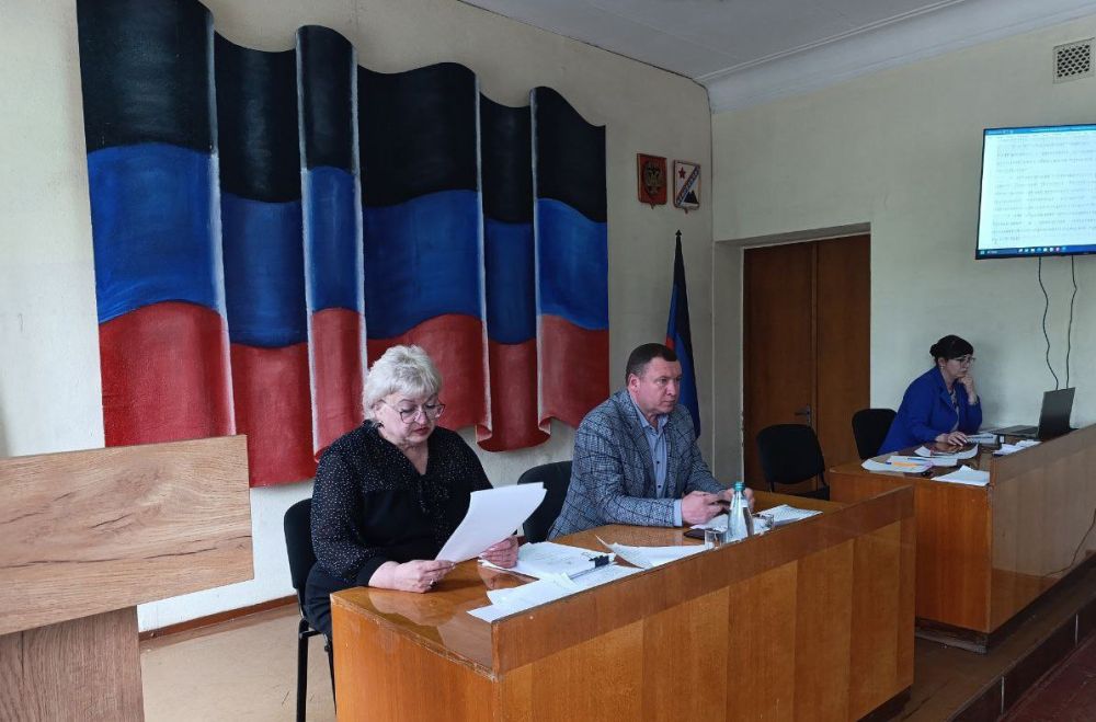 В Снежном состоялось очередное заседание городского совета