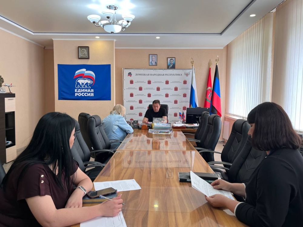 Константин Зинченко: Провел прием граждан совместно с представителями профильных управлений и отделов администрации Волновахского МО