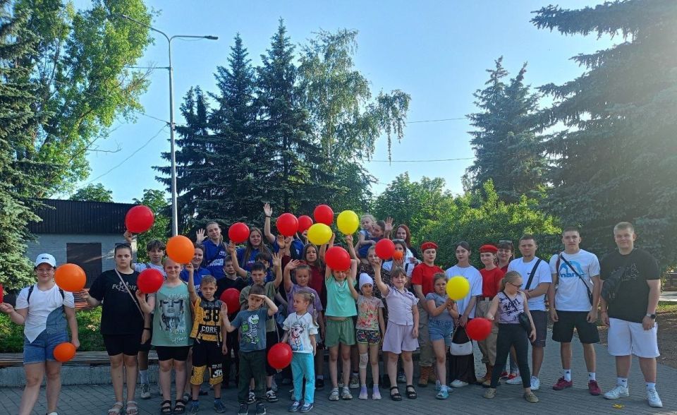 В честь Дня защиты детей юнармейцы ВПК &quot;Отвага&quot; г. Ждановка совместно с молодёжными организациями провели для ребят увлекательный квест