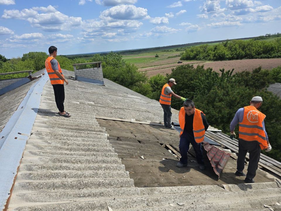 Сергей Юзвинкевич: Во исполнение поручения Главы Донецкой Народной Республики Дениса Владимировича Пушилина в рамках гуманитарной помощи от шеф-региона Липецкой области специалисты ООО СМУ-3 (город Липецк) приступили к...