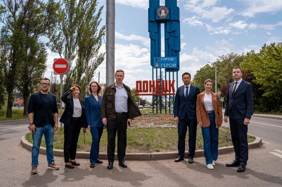 Делегация МИД России посетила города ДНР и пообщалась с молодежью
