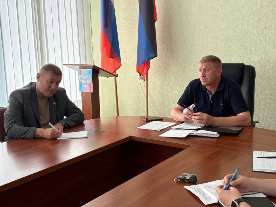 Сергей Юзвинкевич: Сегодня провёл расширенное аппаратное совещание с начальниками отделов и структурных подразделений Администрации Володарского МО, руководителями предприятий, территориальных подразделений министерств и...