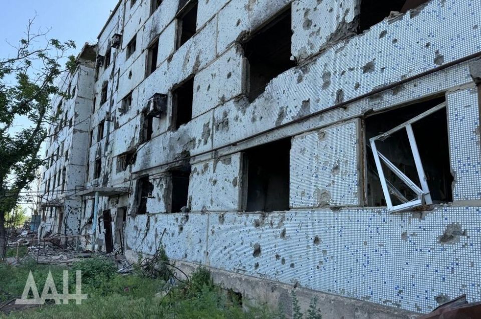 Опасность под завалами. Как спасатели избавляют мирные города от эха войны