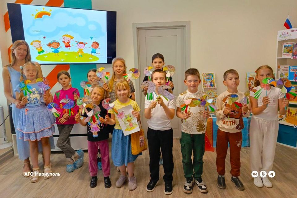 Библиотекари помогают мариупольской детворе весело и с пользой провести каникулы