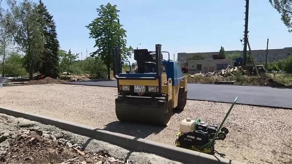 Глава ДНР проинспектировал восстановление спортивной школы в Старобешеве, на втором этаже здания будет работать молодежный центр