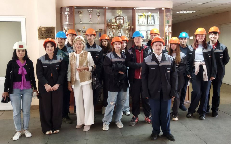 Школьники Макеевки познакомились с работой Макеевкокса