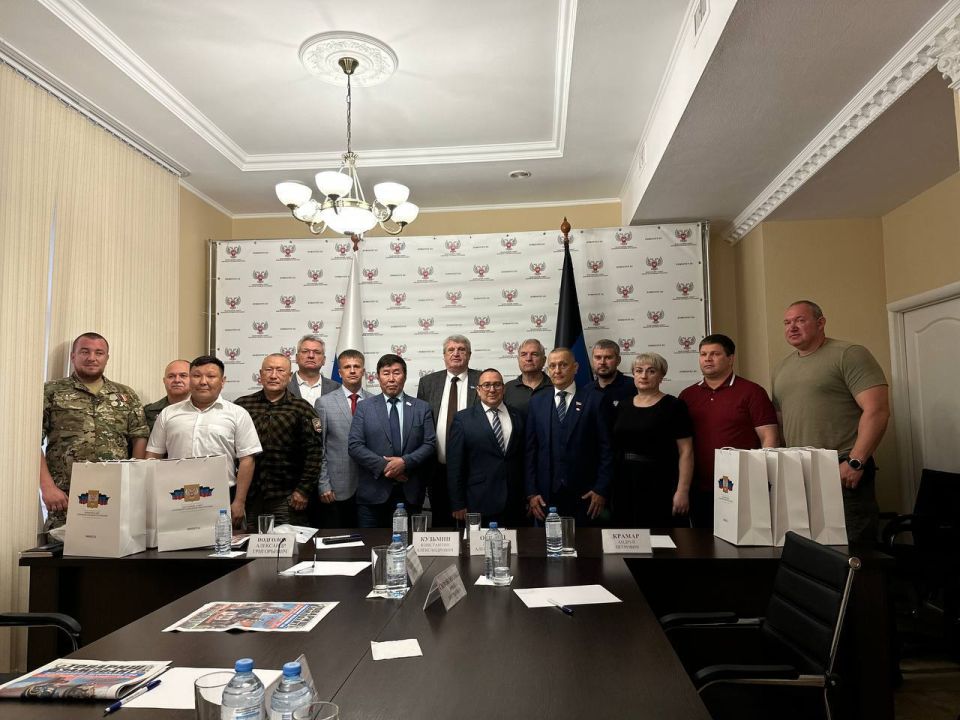 ������ ������: ����� ��� ��������� �� ������, �������������� ����� ������� ������ � �������� ������: � ���������-��������������� �� ������ �������� ��������� ���������� ���, � �� �������� �� ��� � �������� ������� � �����...