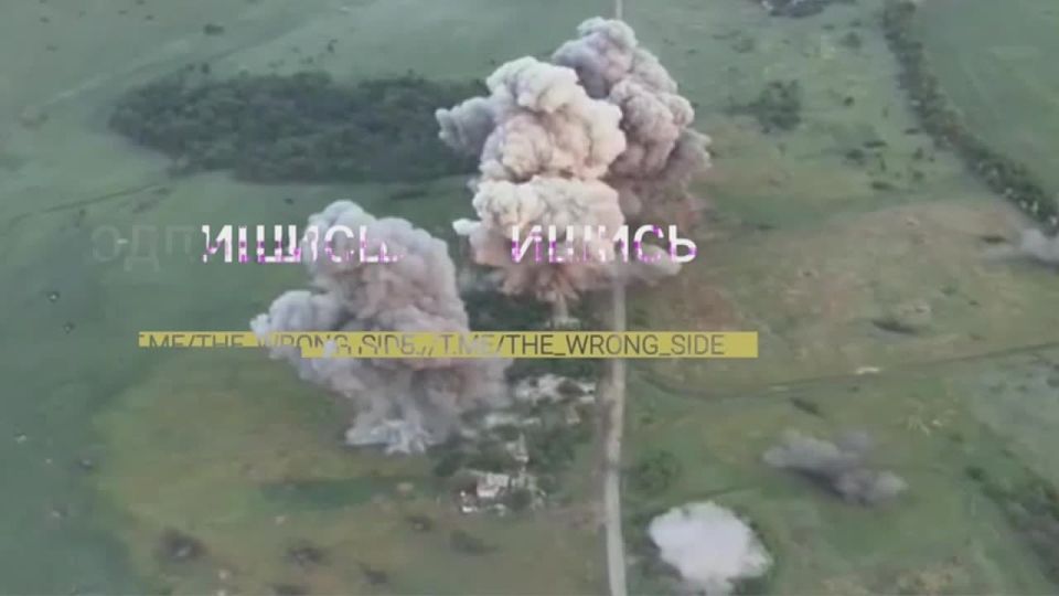 Авиаудар ВКС четырьмя крылатыми бомбами ФАБ-500 по местонахождению всушников из 117 отмбр в селе Новоэкономическое что в нескольких километрах к востоку от Покровска