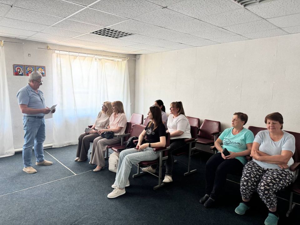 3 июня начальник Новозарьевского территориального отдела Администрации Старобешевского муниципального округа Михаил Рапач провел встречу с жителями села Новозарьевка