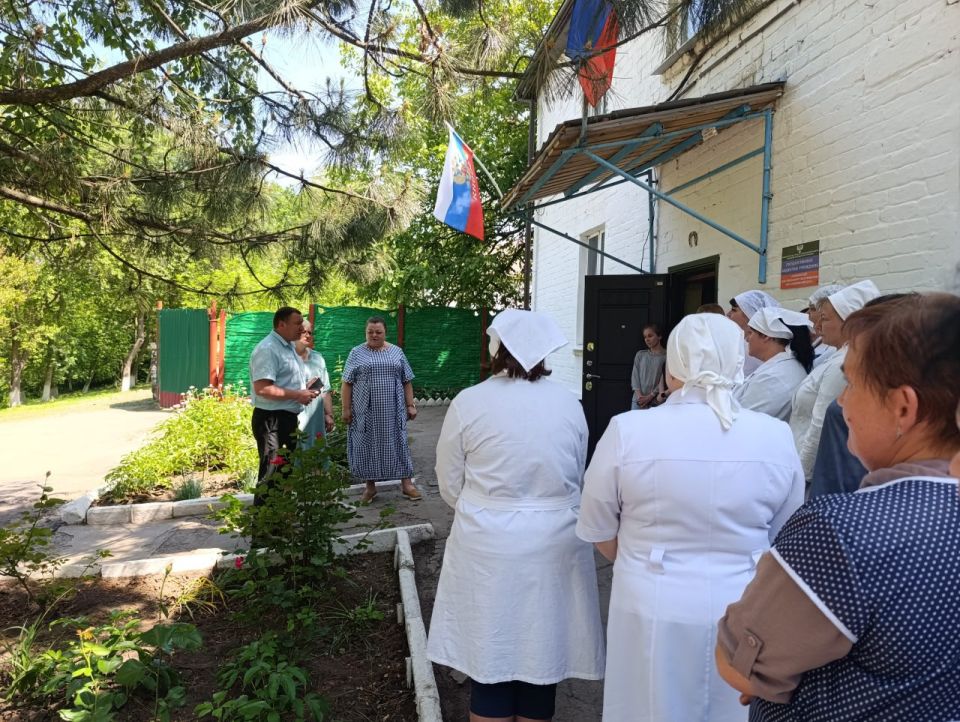 Сергей Ермаков ответил на вопросы трудового коллектива Снежнянского дома социального обслуживания