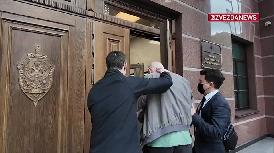 Житель Феодосии по заданию СБУ собрал бомбу и поместил ее в тайник в Севастополе, сообщили в ФСБ