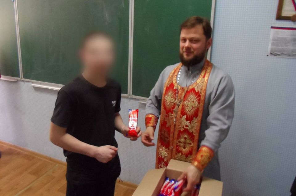 Священнослужитель поздравил несовершеннолетних СИЗО-1 с Днем защиты детей