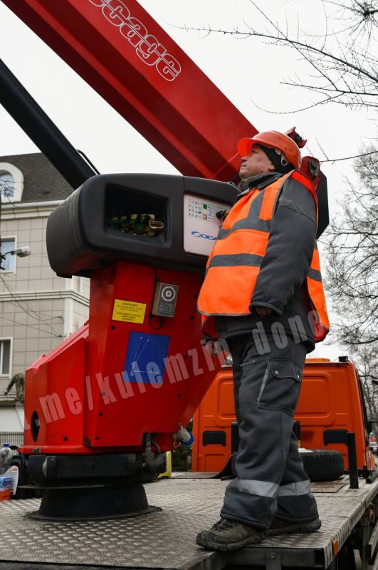 Алексей Кулемзин: В Донецке продолжаются ремонтно-восстановительные работы зданий, сооружений, инженерной инфраструктуры, жилищного фонда и социальных объектов